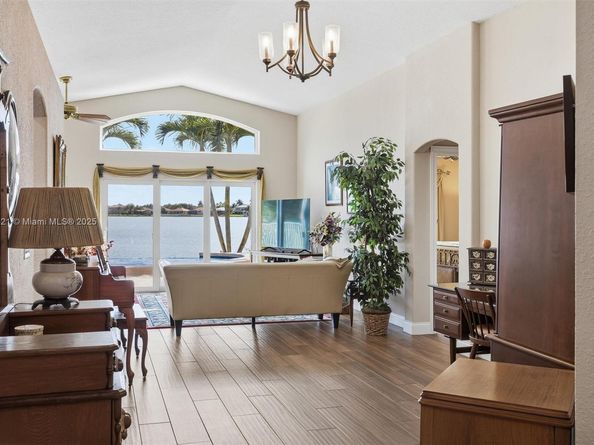 19372 NW 24th Pl, Pembroke Pines FL 33029