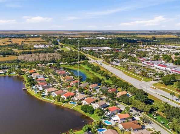 19372 NW 24th Pl, Pembroke Pines FL 33029