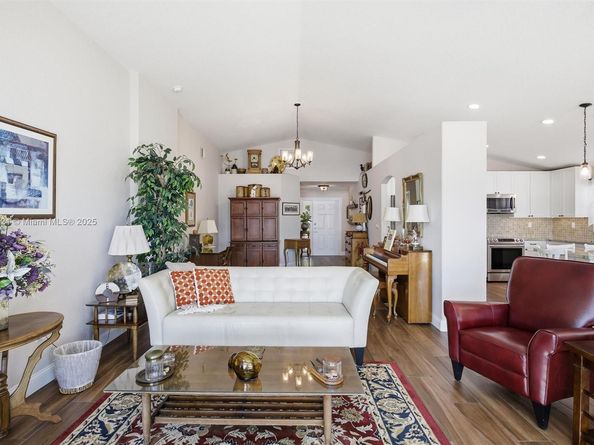 19372 NW 24th Pl, Pembroke Pines FL 33029