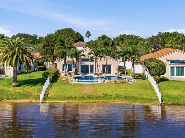 19372 NW 24th Pl, Pembroke Pines FL 33029