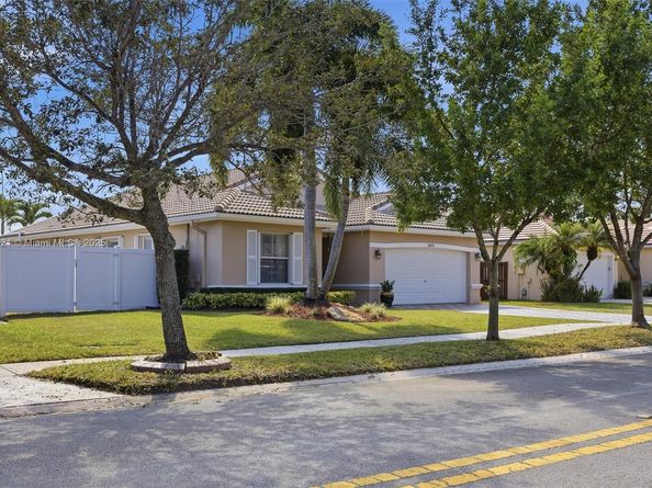 19372 NW 24th Pl, Pembroke Pines FL 33029