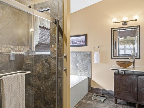 19372 NW 24th Pl, Pembroke Pines FL 33029