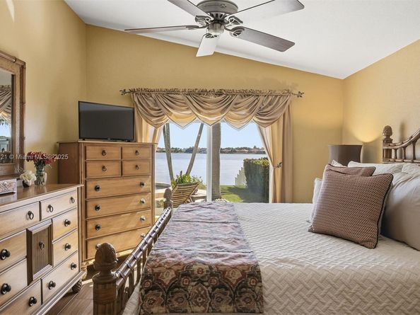 19372 NW 24th Pl, Pembroke Pines FL 33029