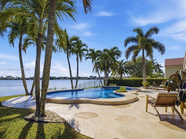 19372 NW 24th Pl, Pembroke Pines FL 33029