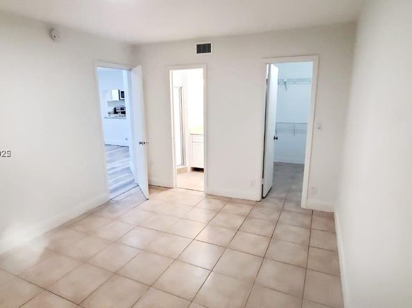 9000 NW 28th Dr 1102, Coral Springs FL 33065