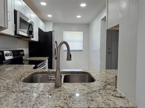 9000 NW 28th Dr 1102, Coral Springs FL 33065