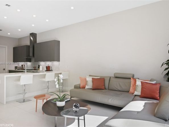 5883 W Brookfield Cir W, Hollywood FL 33312