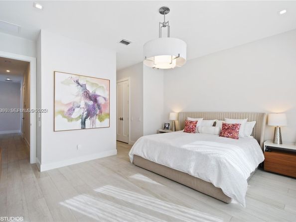 5883 W Brookfield Cir W, Hollywood FL 33312