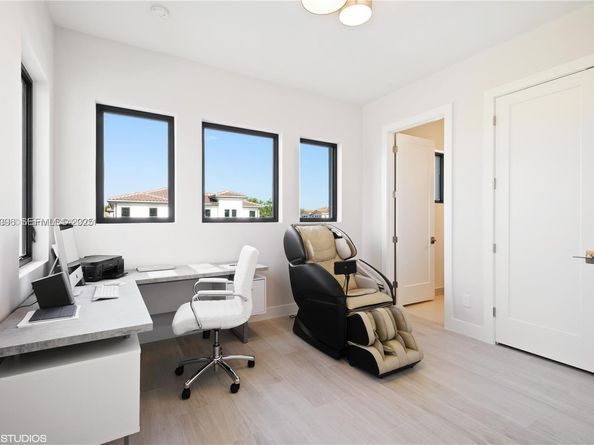 5883 W Brookfield Cir W, Hollywood FL 33312