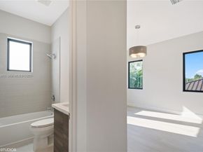 5883 W Brookfield Cir W, Hollywood FL 33312