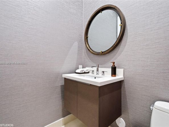 5883 W Brookfield Cir W, Hollywood FL 33312