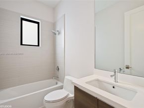 5883 W Brookfield Cir W, Hollywood FL 33312