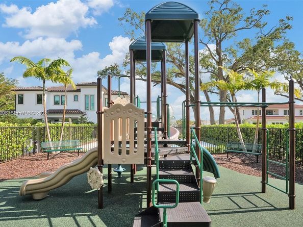 5883 W Brookfield Cir W, Hollywood FL 33312