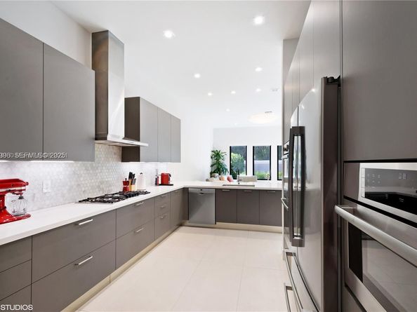 5883 W Brookfield Cir W, Hollywood FL 33312