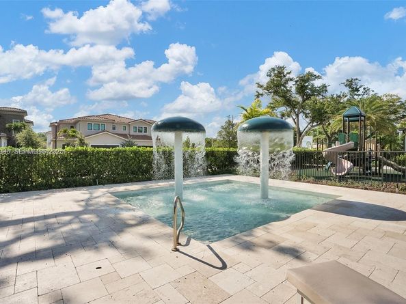 5883 W Brookfield Cir W, Hollywood FL 33312