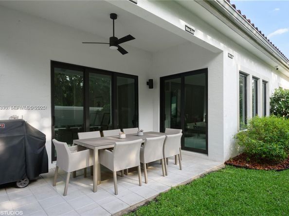 5883 W Brookfield Cir W, Hollywood FL 33312