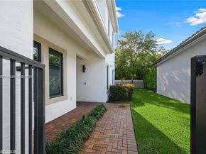 5883 W Brookfield Cir W, Hollywood FL 33312