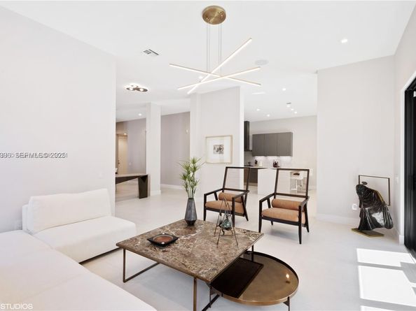 5883 W Brookfield Cir W, Hollywood FL 33312