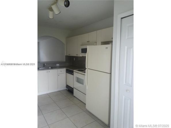 940 NE 33rd Ter 102, Homestead FL 33033