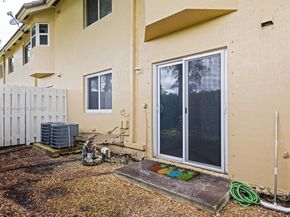 940 NE 33rd Ter 102, Homestead FL 33033