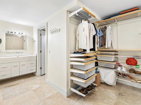 600 Grapetree Dr 3BS, Key Biscayne FL 33149