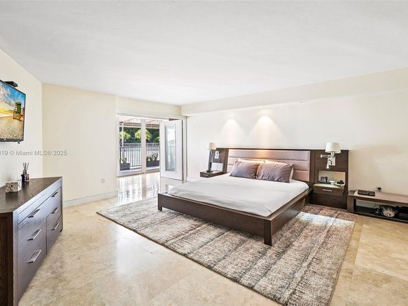 600 Grapetree Dr 3BS, Key Biscayne FL 33149