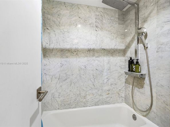 600 Grapetree Dr 3BS, Key Biscayne FL 33149