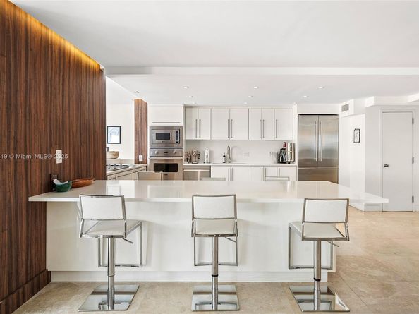600 Grapetree Dr 3BS, Key Biscayne FL 33149