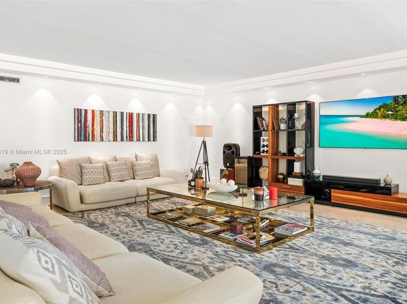 600 Grapetree Dr 3BS, Key Biscayne FL 33149