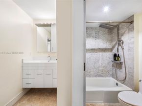 600 Grapetree Dr 3BS, Key Biscayne FL 33149