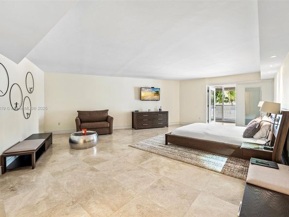 600 Grapetree Dr 3BS, Key Biscayne FL 33149