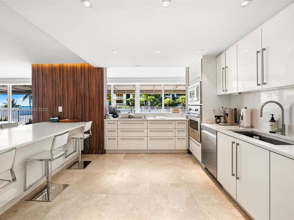 600 Grapetree Dr 3BS, Key Biscayne FL 33149