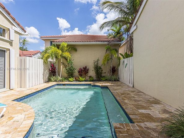 1125 Queen Palm Ct, Hollywood FL 33019