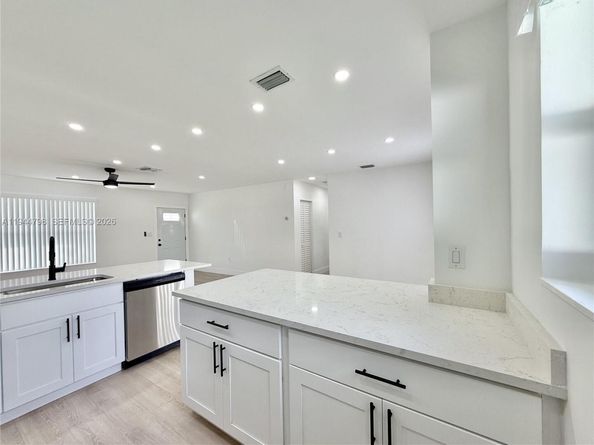 671 NW 37th Ave, Lauderhill FL 33311