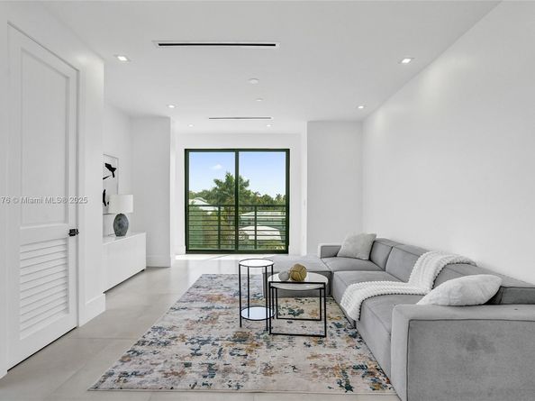 1825 NE 26th Ave, Fort Lauderdale FL 33305