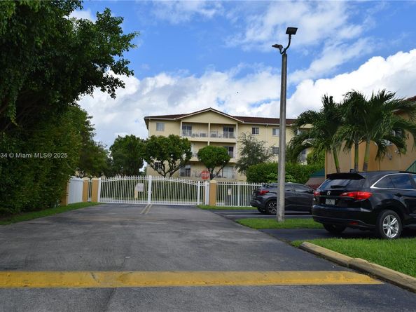 6970 NW 174th Ter 404, Hialeah FL 33015