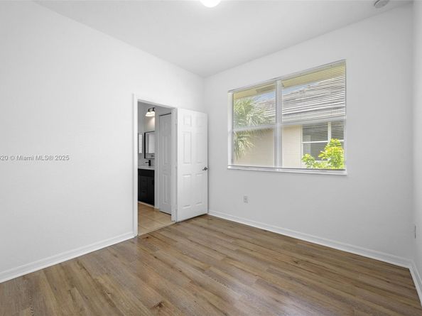 3019 NW 30th Ave, Oakland Park FL 33311