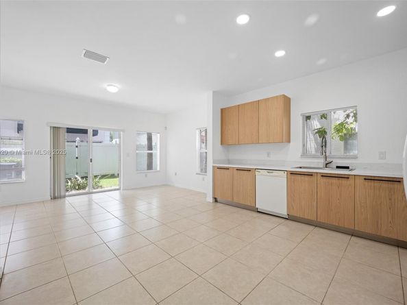 3019 NW 30th Ave, Oakland Park FL 33311