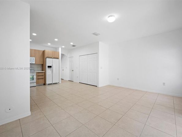 3019 NW 30th Ave, Oakland Park FL 33311