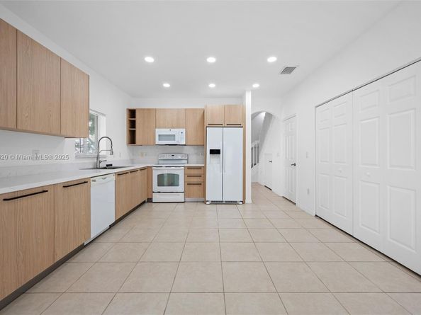 3019 NW 30th Ave, Oakland Park FL 33311