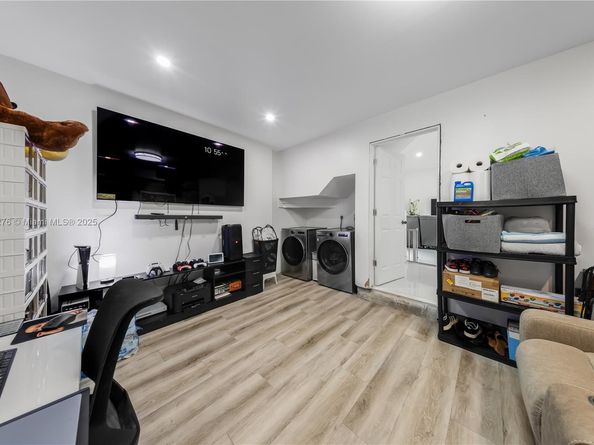18858 NW 63rd Ct Cir, Hialeah FL 33015