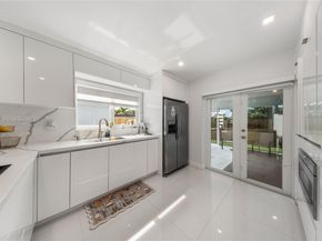 18858 NW 63rd Ct Cir, Hialeah FL 33015