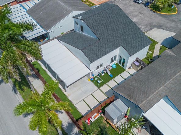 18858 NW 63rd Ct Cir, Hialeah FL 33015