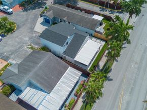 18858 NW 63rd Ct Cir, Hialeah FL 33015