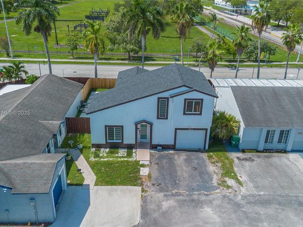 18858 NW 63rd Ct Cir, Hialeah FL 33015