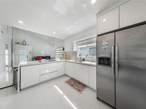 18858 NW 63rd Ct Cir, Hialeah FL 33015