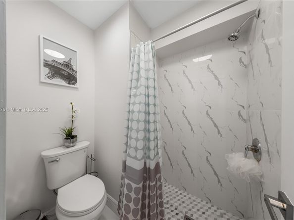 18858 NW 63rd Ct Cir, Hialeah FL 33015
