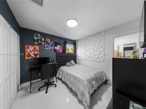 18858 NW 63rd Ct Cir, Hialeah FL 33015