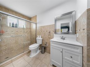 18858 NW 63rd Ct Cir, Hialeah FL 33015