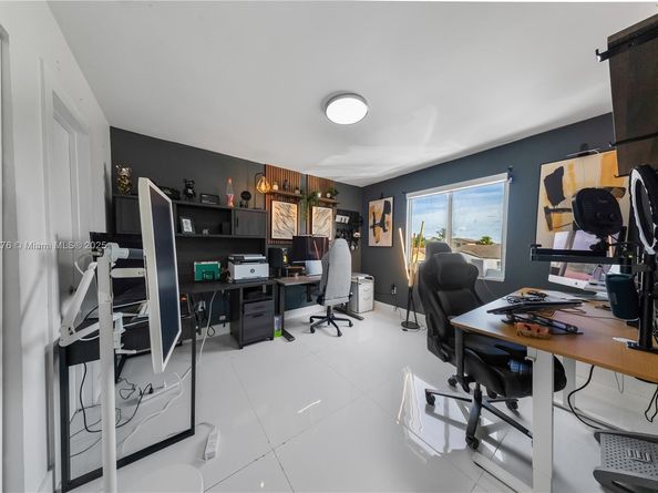 18858 NW 63rd Ct Cir, Hialeah FL 33015